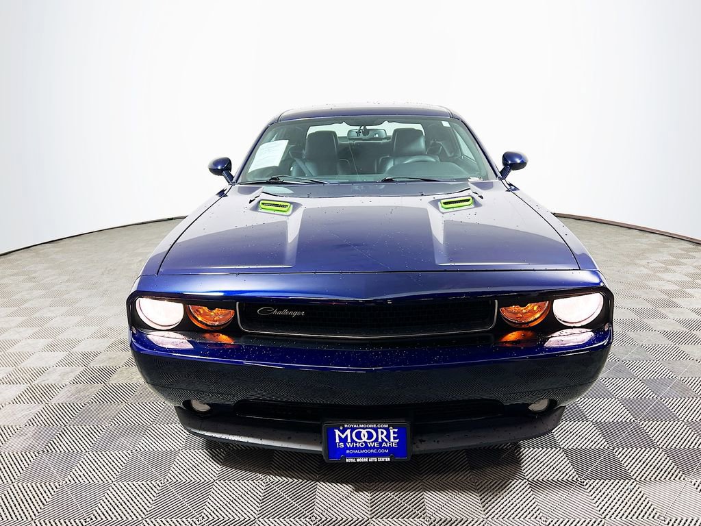 Used 2013 Dodge Challenger SXT image 2