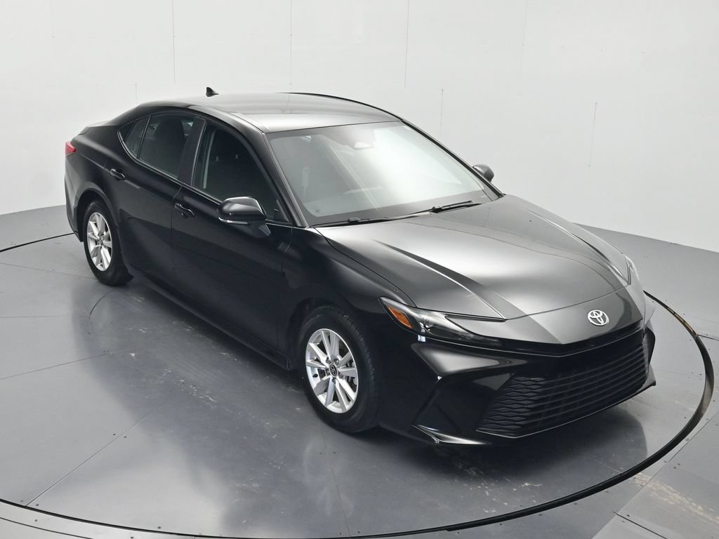Used 2025 Toyota Camry LE FWD image 30