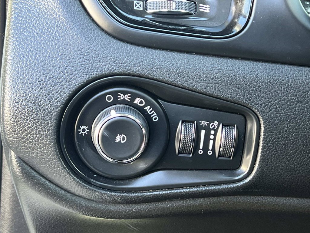 Used 2019 Jeep Renegade Altitude w/ Quick Order Package 2XM AWD/4WD image 25