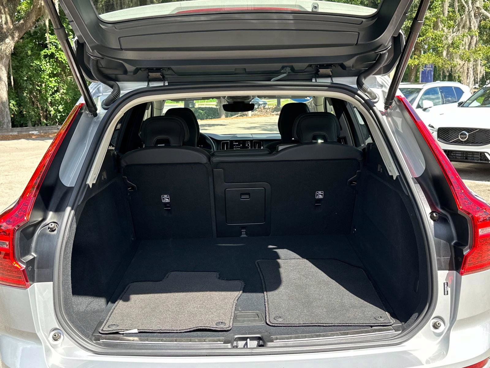 Certified 2025 Volvo XC60 B5 Plus image 11