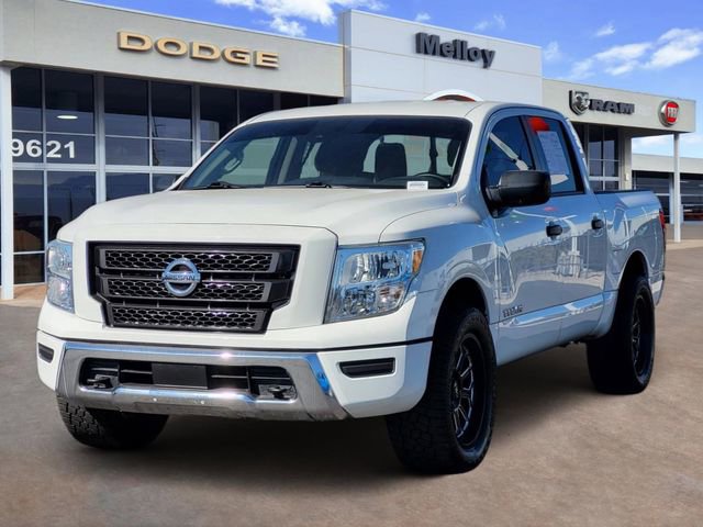 Used 2022 Nissan Titan SV image 2