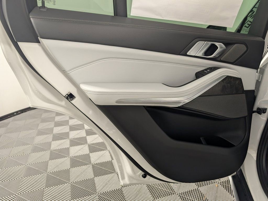 New 2026 BMW X5 xDrive50e image 17