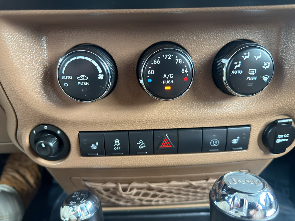 Used 2015 Jeep Wrangler Unlimited Sahara w/ Max Tow Package AWD/4WD image 16