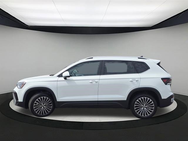 New 2026 Volkswagen Taos SE image 4