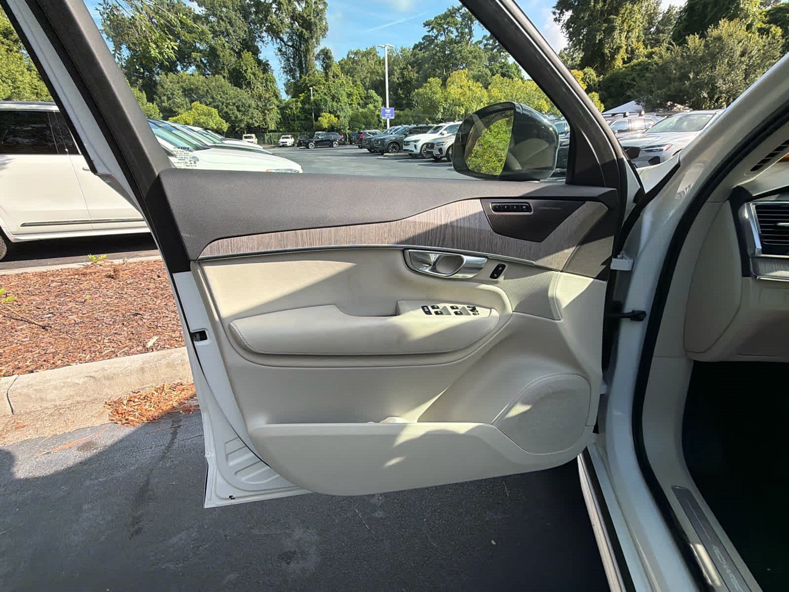 Used 2023 Volvo XC90 B6 Ultimate AWD/4WD image 23