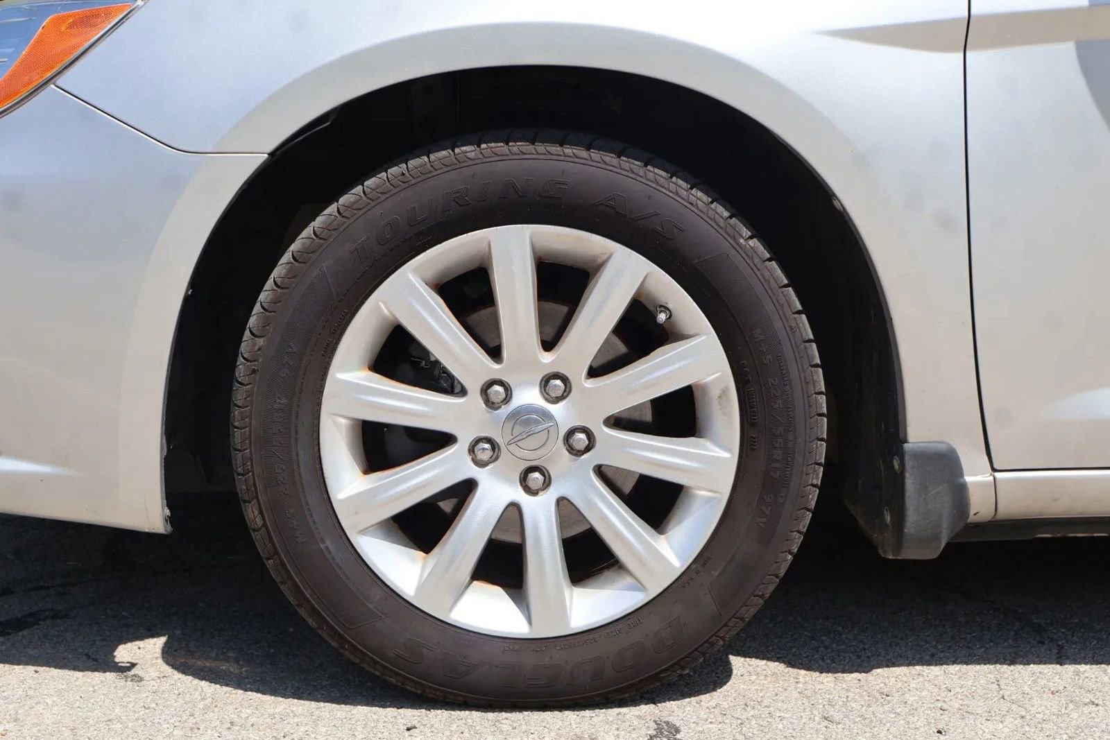 Used 2012 Chrysler 200 Touring FWD image 9