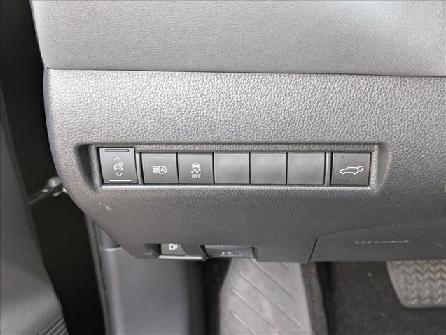 Used 2022 Toyota Venza XLE image 29