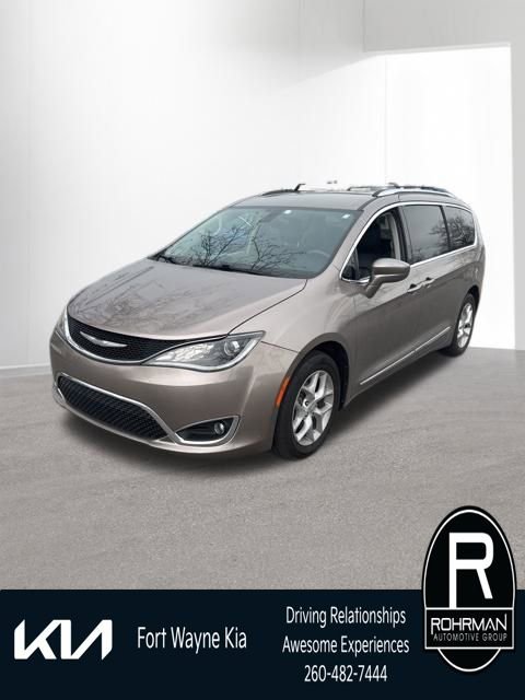 Used 2017 Chrysler Pacifica Touring-L Plus w/ Tire & Wheel Group image 1
