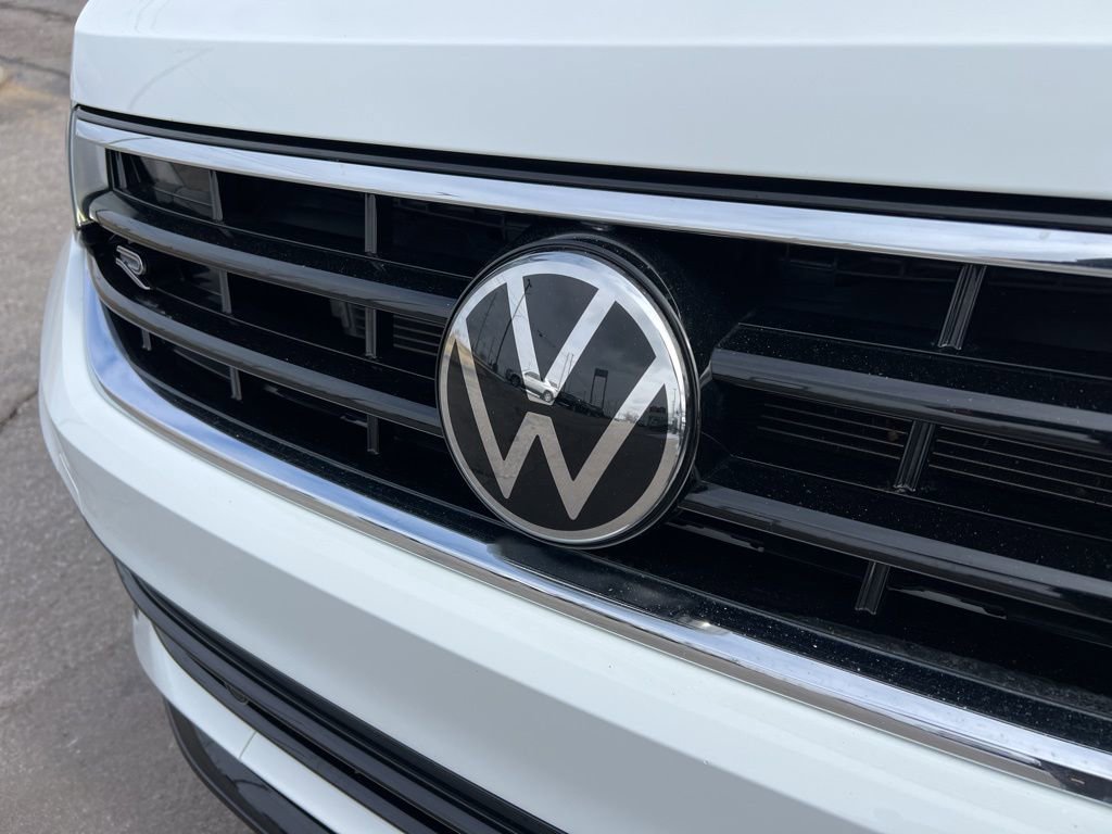 Used 2022 Volkswagen Tiguan SE R-Line image 10