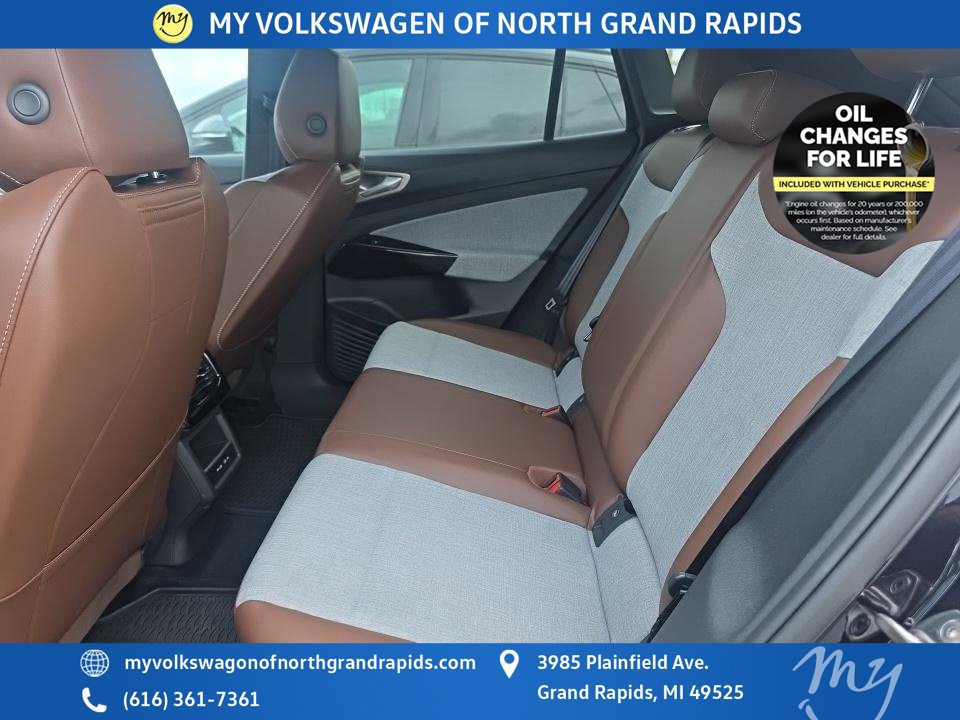 Used 2025 Volkswagen ID.4 Pro AWD/4WD image 8