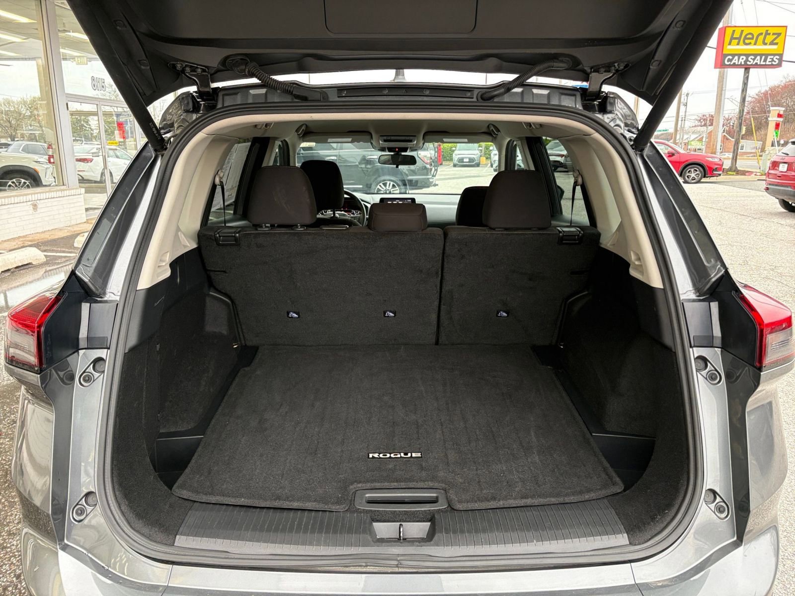 Used 2025 Nissan Rogue SV image 32