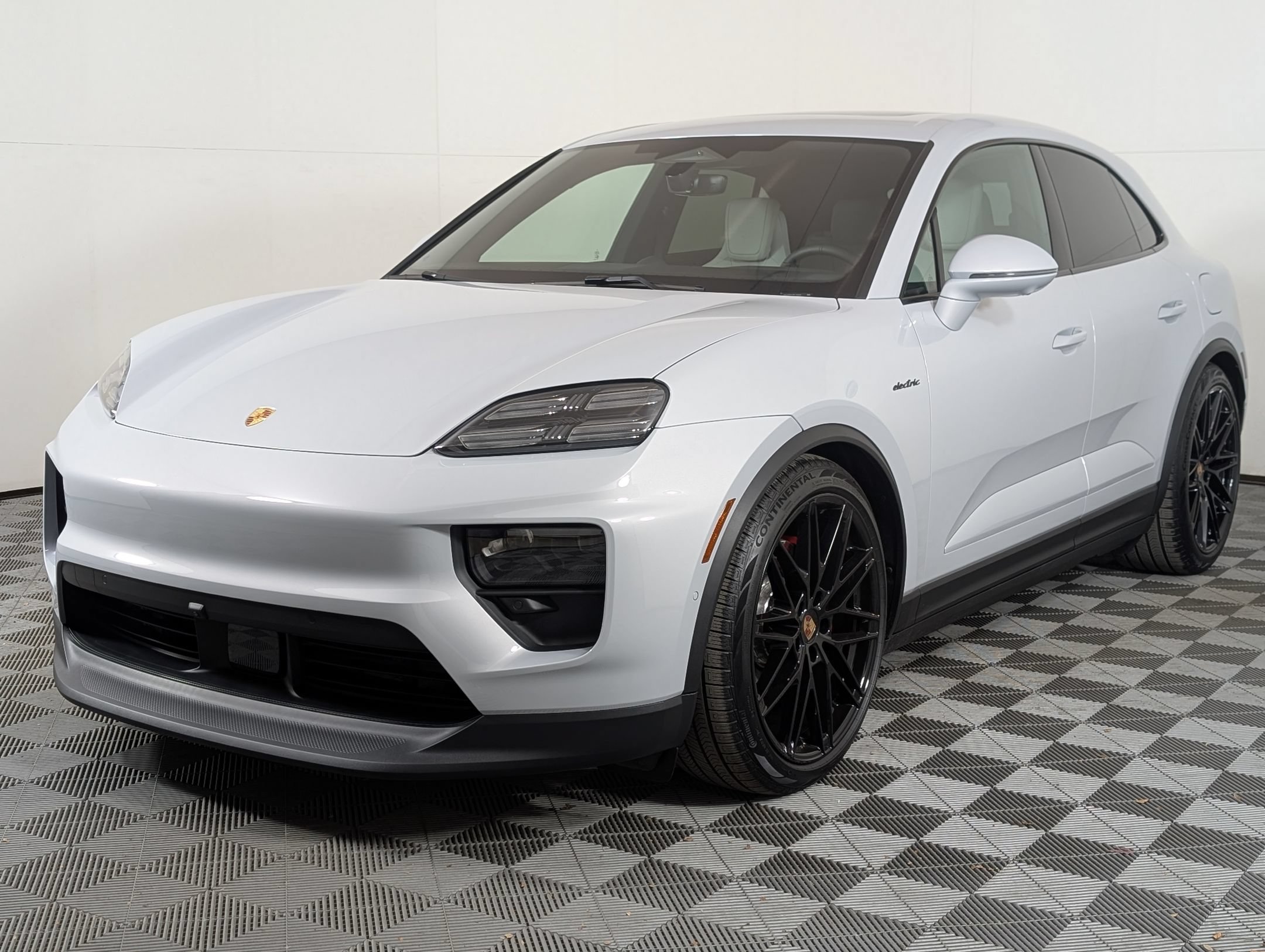 New 2025 Porsche Macan 4S Electric AWD/4WD image 1