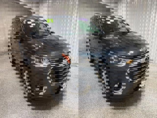 Used 2021 Chevrolet Traverse LT image 3