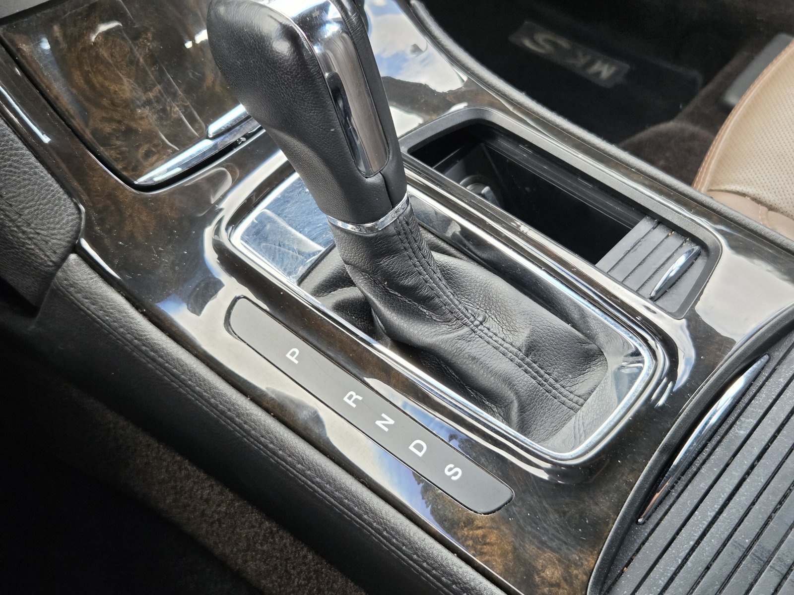 Used 2016 Lincoln MKS w/ Equipment Group 101A FWD image 19