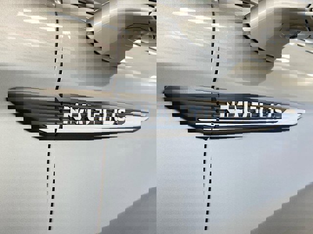 Used 2021 Lincoln Nautilus Reserve w/ Equipment Group 201A image 13