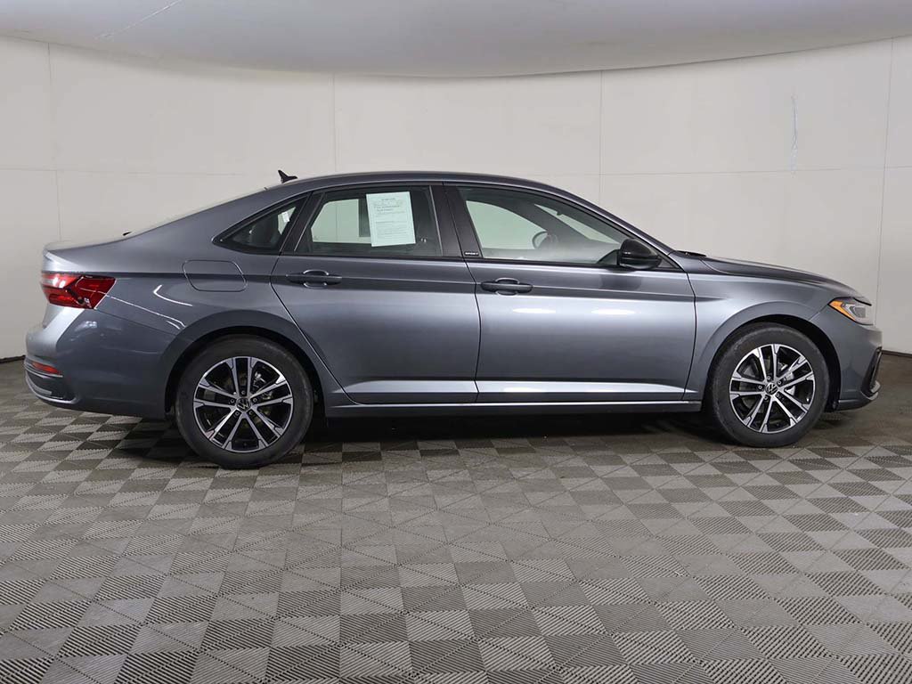 Used 2025 Volkswagen Jetta Sport FWD image 18