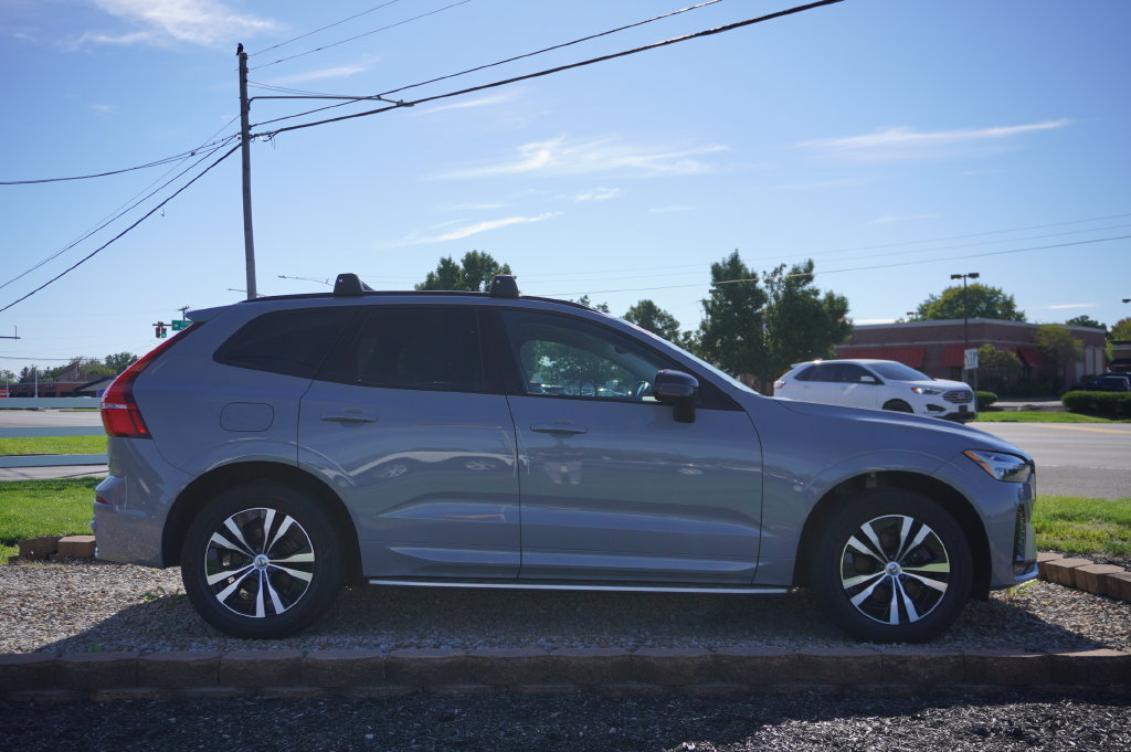 Used 2024 Volvo XC60 B5 Core AWD/4WD image 8
