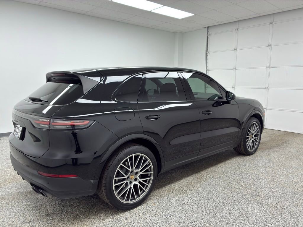Used 2022 Porsche Cayenne Platinum Edition image 11