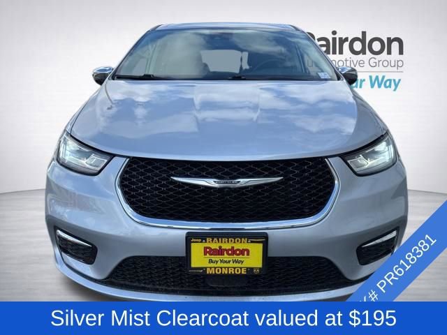 Used 2023 Chrysler Pacifica Limited image 2