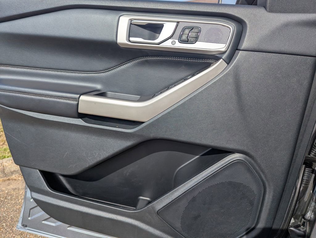 Used 2023 Ford Explorer Limited w/ Equipment Group 301A image 17