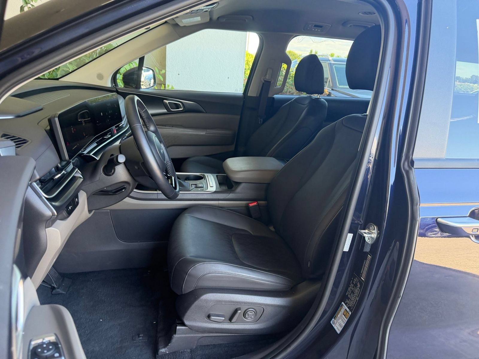 Used 2026 Kia Carnival FWD image 39