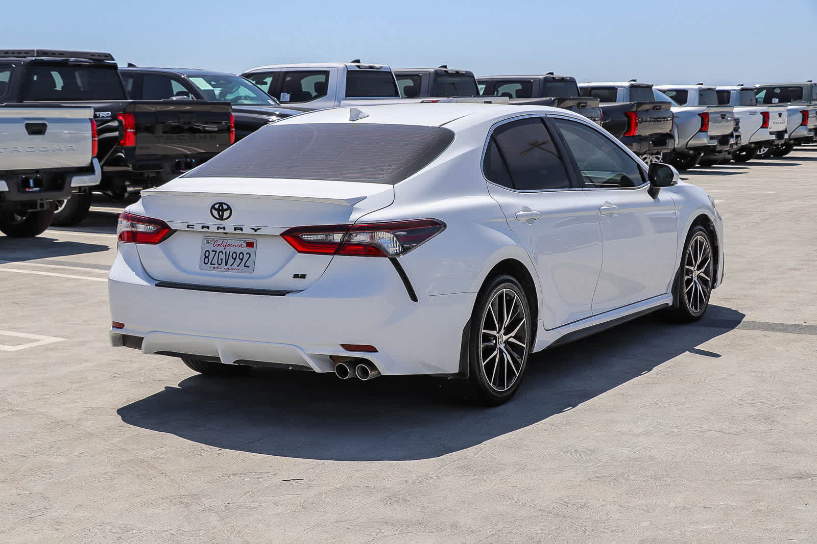 Used 2022 Toyota Camry SE FWD image 6