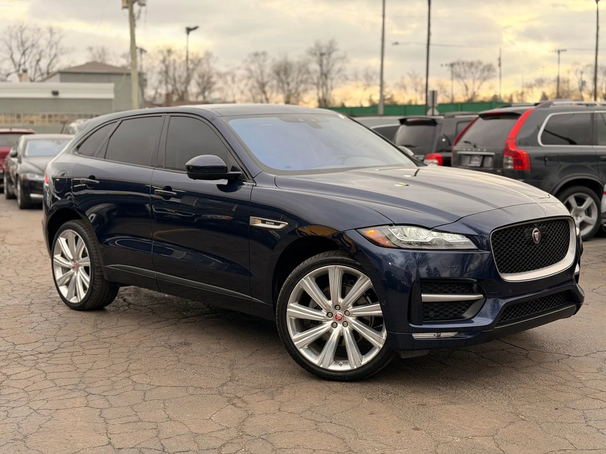 Used 2017 Jaguar F-PACE R-Sport image 3