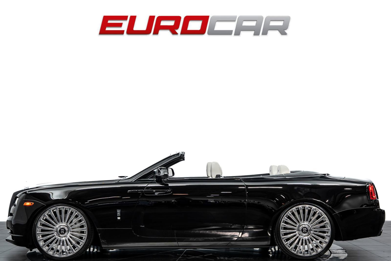 Used 2018 Rolls-Royce Dawn image 2