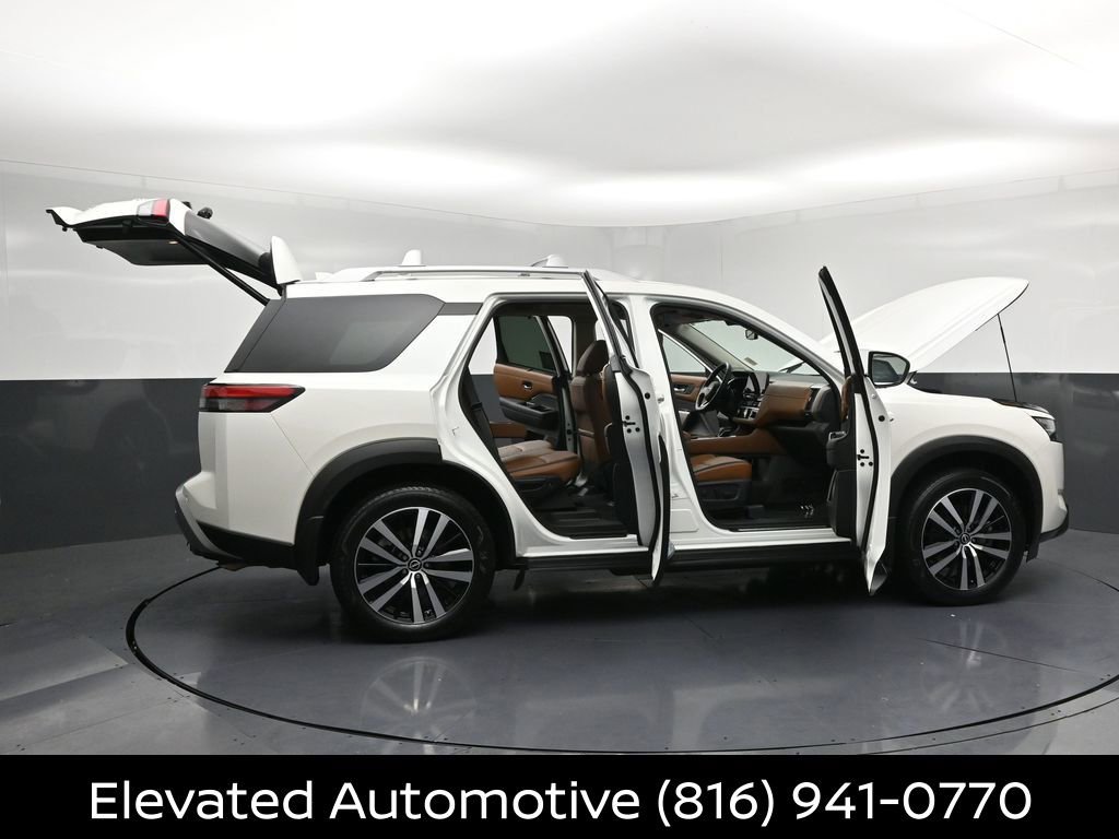 Certified 2023 Nissan Pathfinder Platinum w/ Cargo Package AWD/4WD image 37