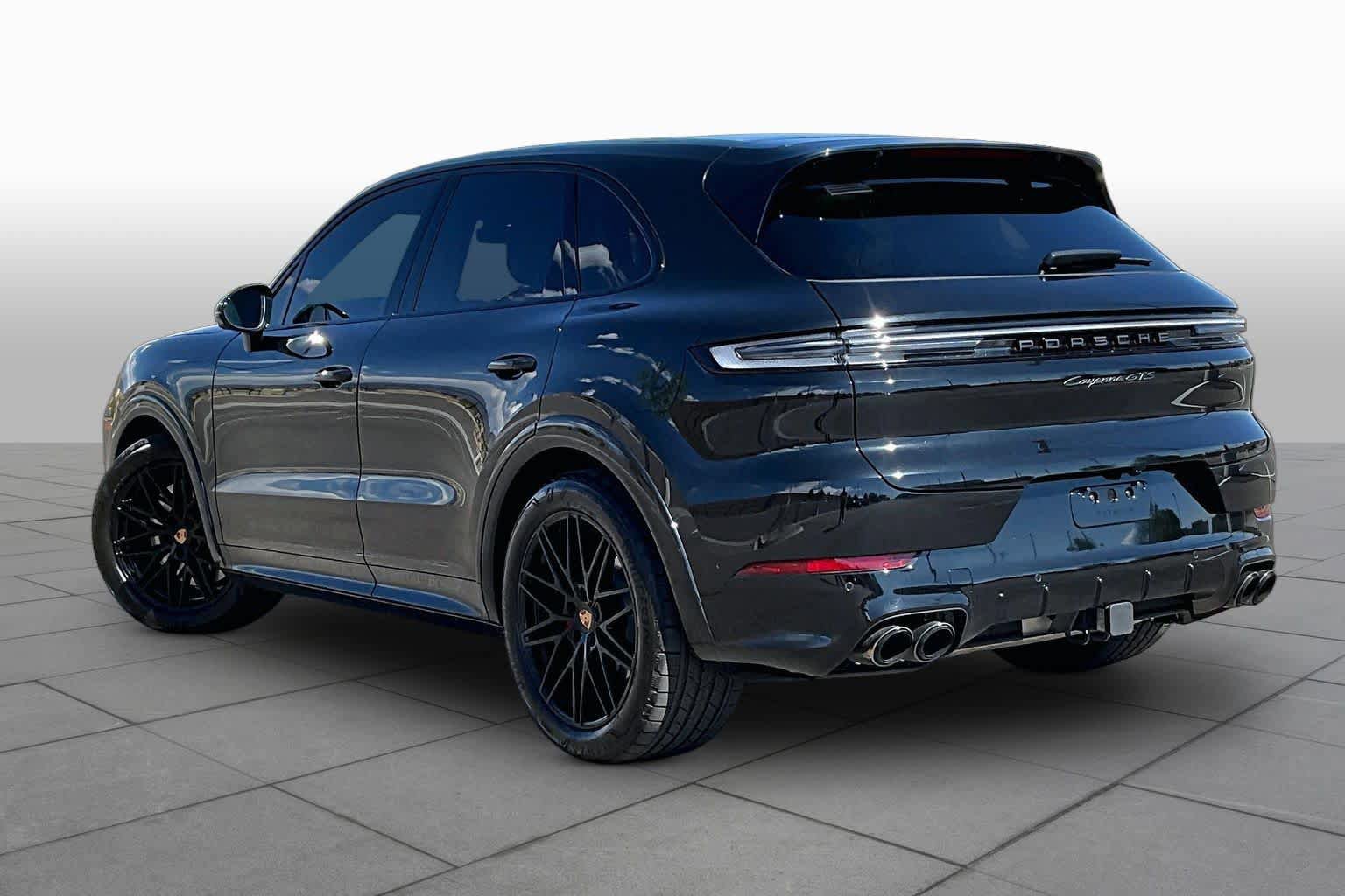 Used 2025 Porsche Cayenne GTS AWD/4WD image 12