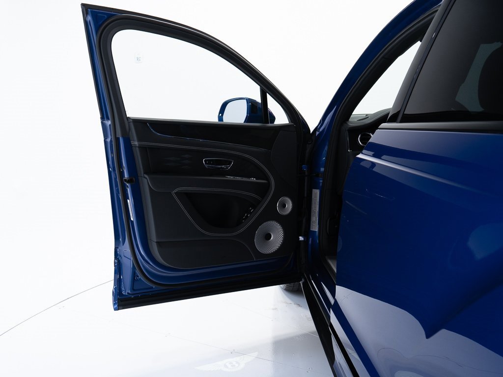 Certified 2025 Bentley Bentayga Extended Wheelbase image 10