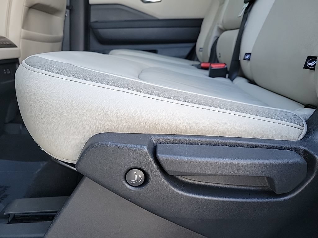Used 2023 Nissan Pathfinder SL AWD/4WD image 18