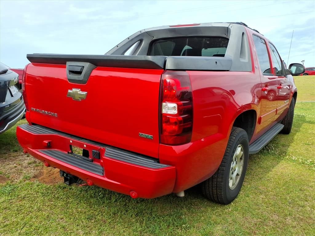 Used 2011 Chevrolet Avalanche LT RWD image 5