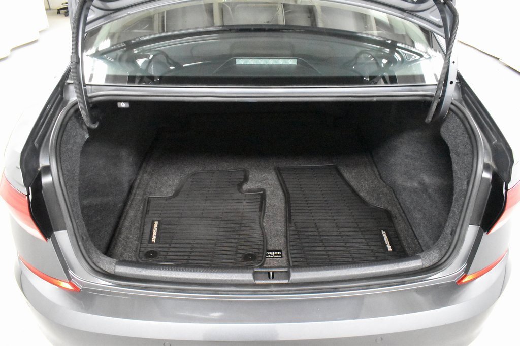 Used 2020 Volkswagen Passat 2.0T SEL image 10