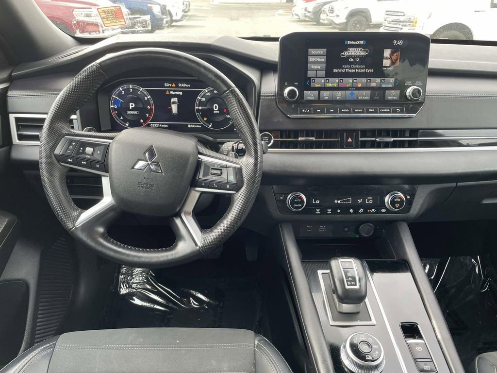 Used 2024 Mitsubishi Outlander SE Black Edition image 19