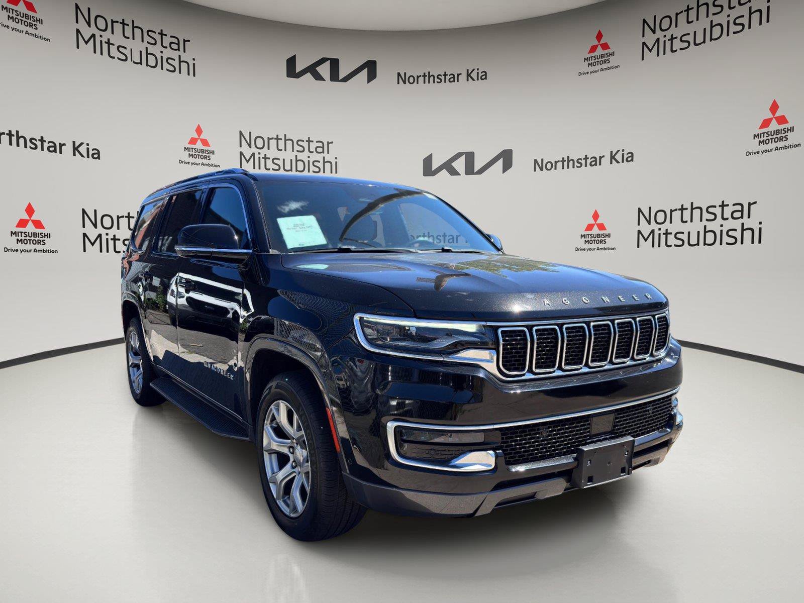 Used 2022 Jeep Wagoneer Series II AWD/4WD image 5