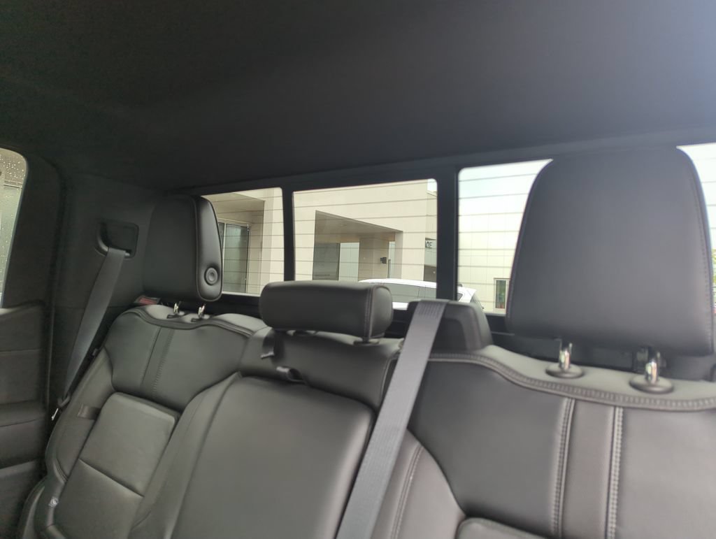 Used 2020 Chevrolet Silverado 1500 High Country w/ Technology Package AWD/4WD image 30