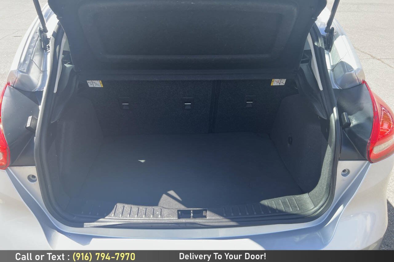 Used 2016 Ford Focus SE FWD image 11