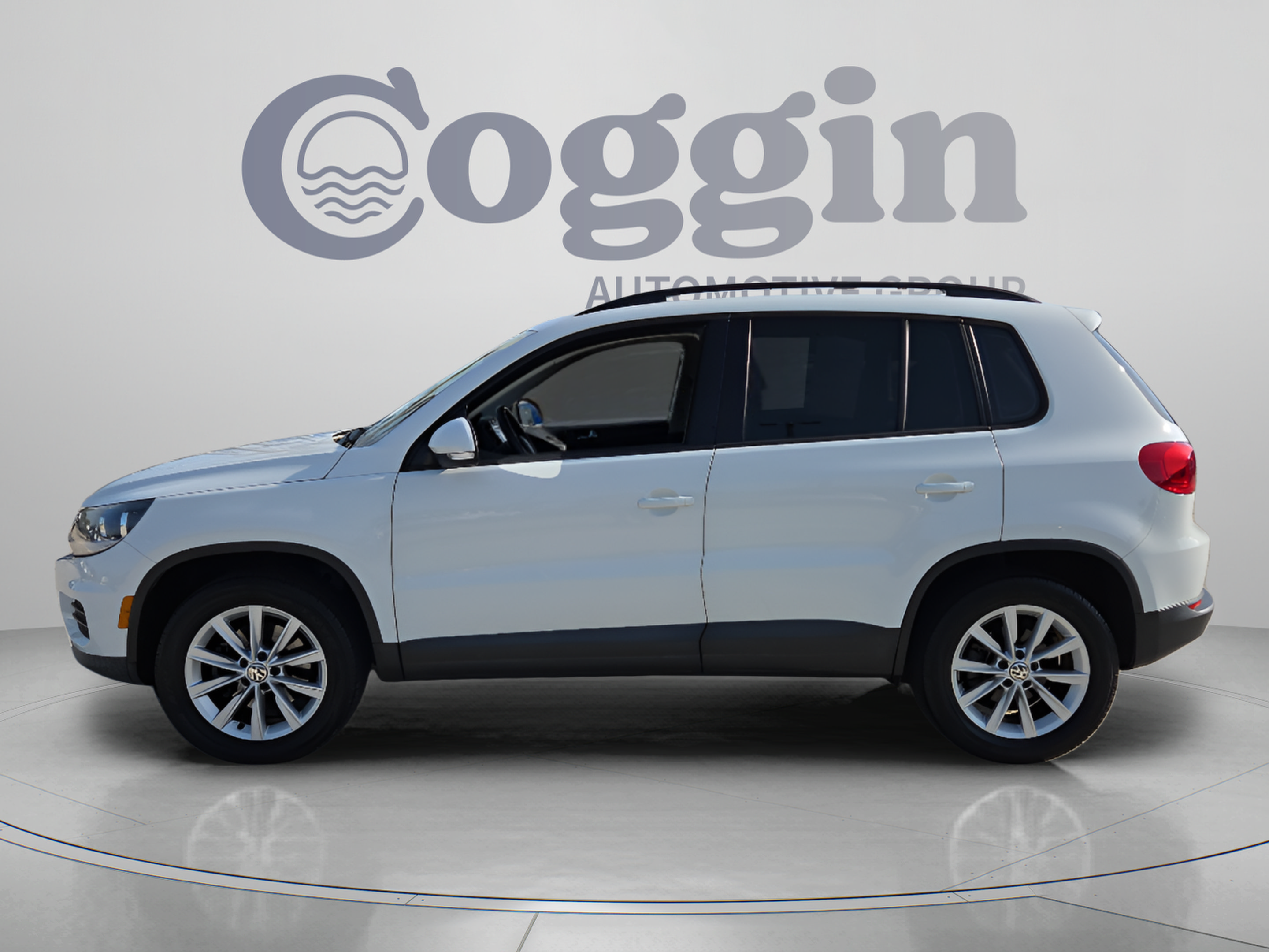 Used 2017 Volkswagen Tiguan S FWD image 2