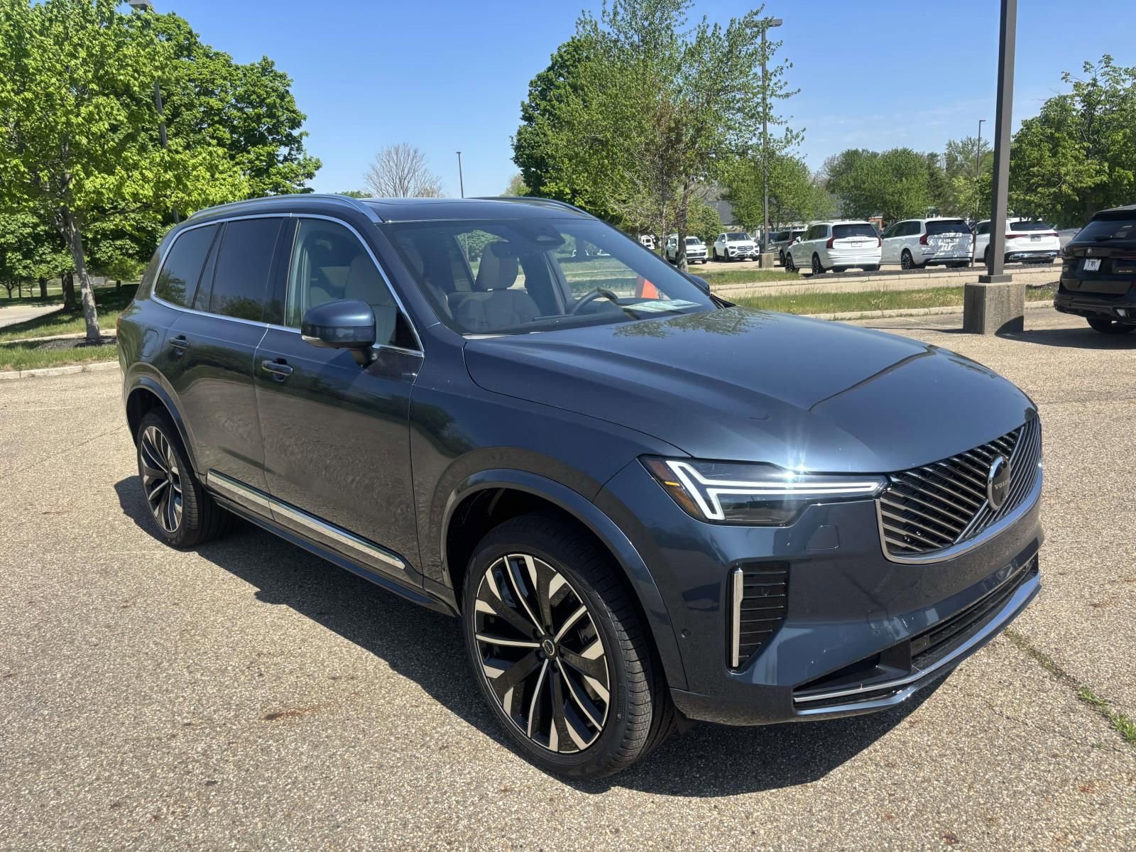 New 2026 Volvo XC90 T8 Plus w/ Protection Package Premier AWD/4WD image 3