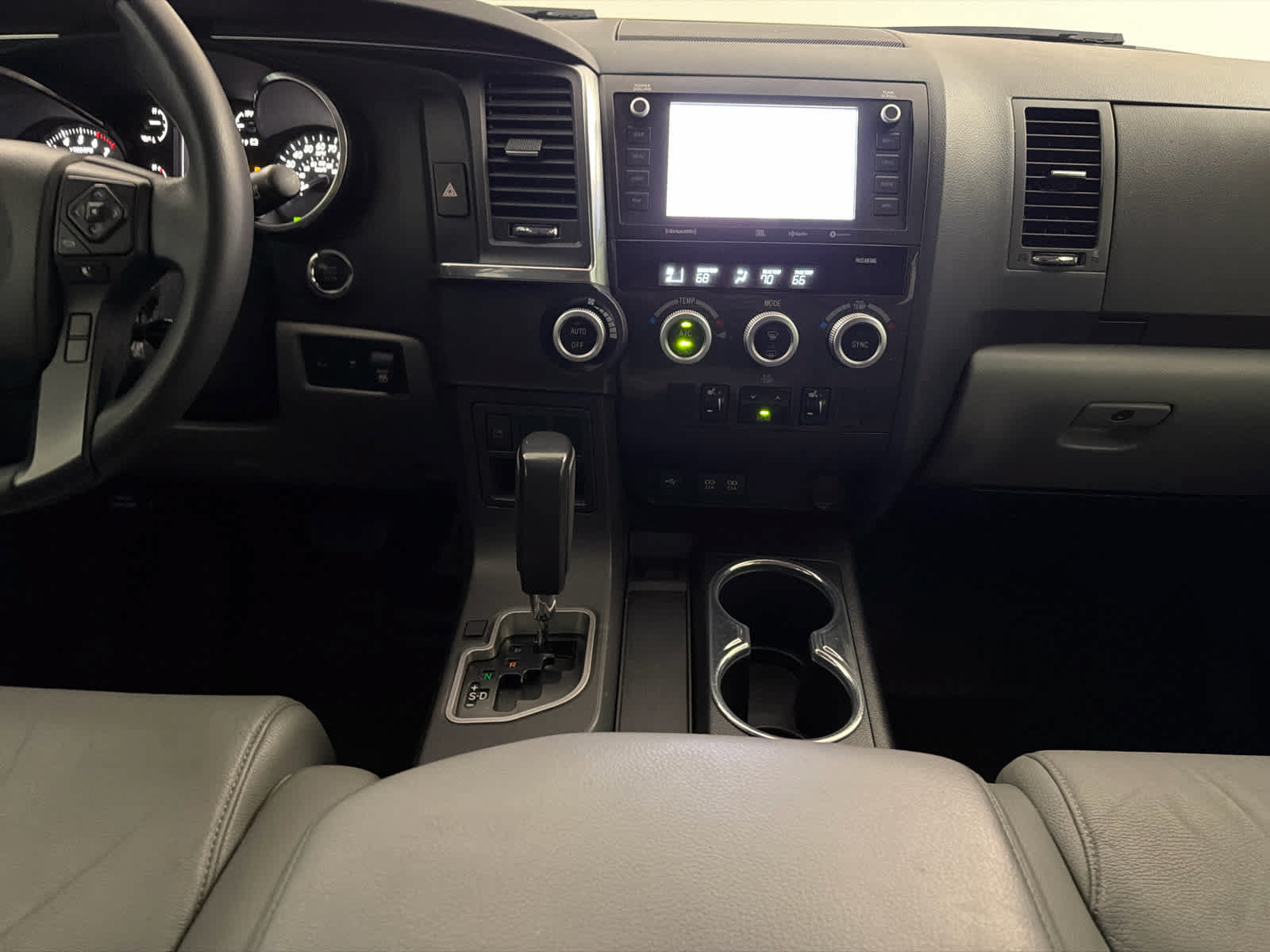 Used 2021 Toyota Sequoia Limited w/ Safety & Convenience Package RWD image 20