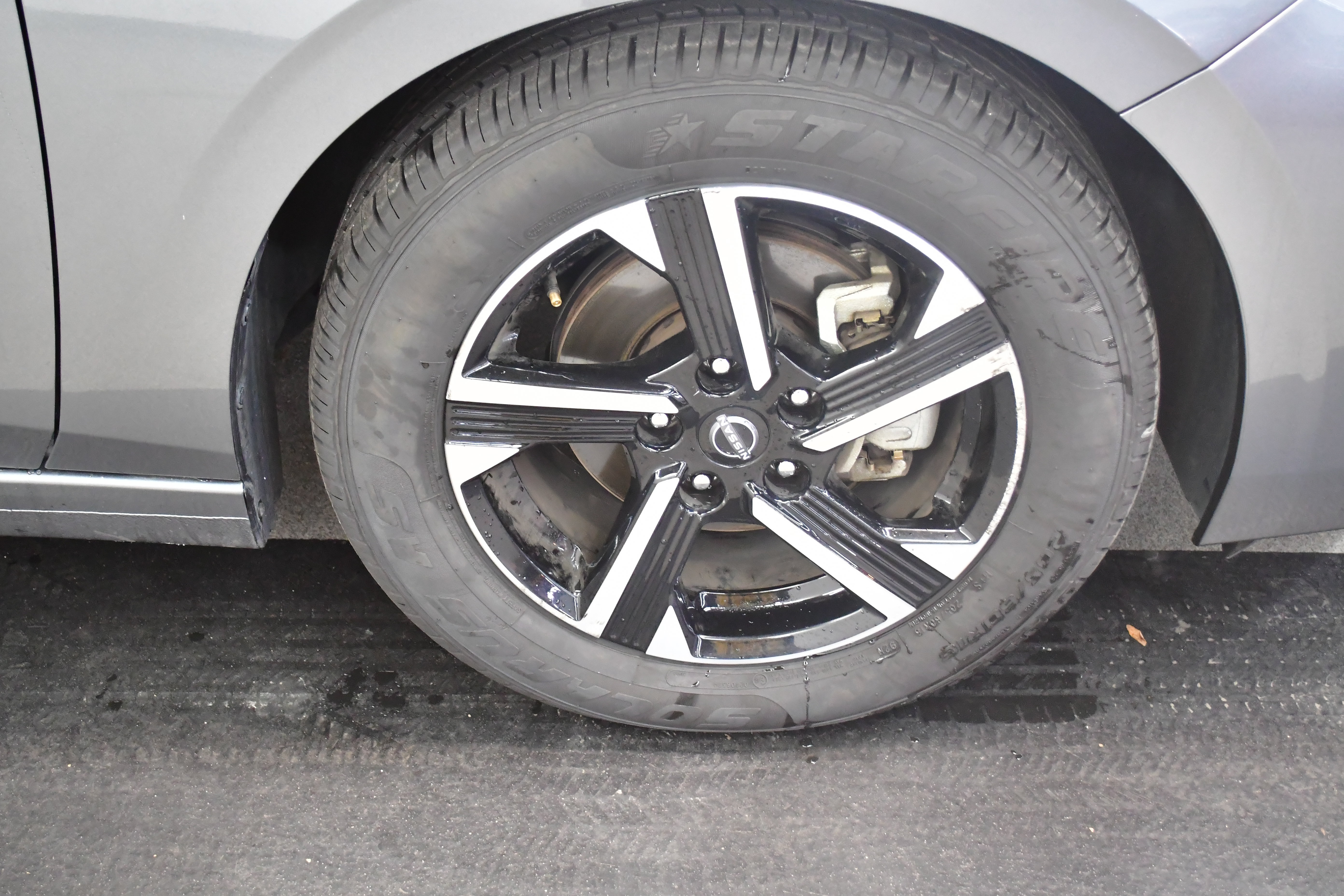 Used 2024 Nissan Sentra SV FWD image 29