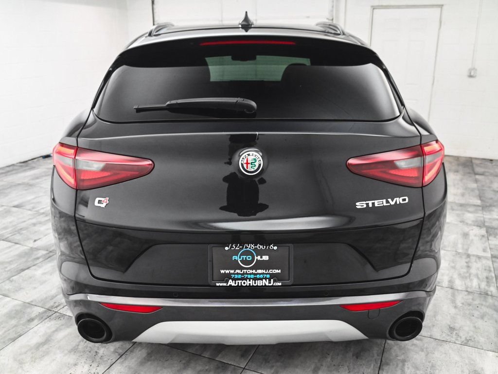 Used 2023 Alfa Romeo Stelvio Ti AWD/4WD image 5