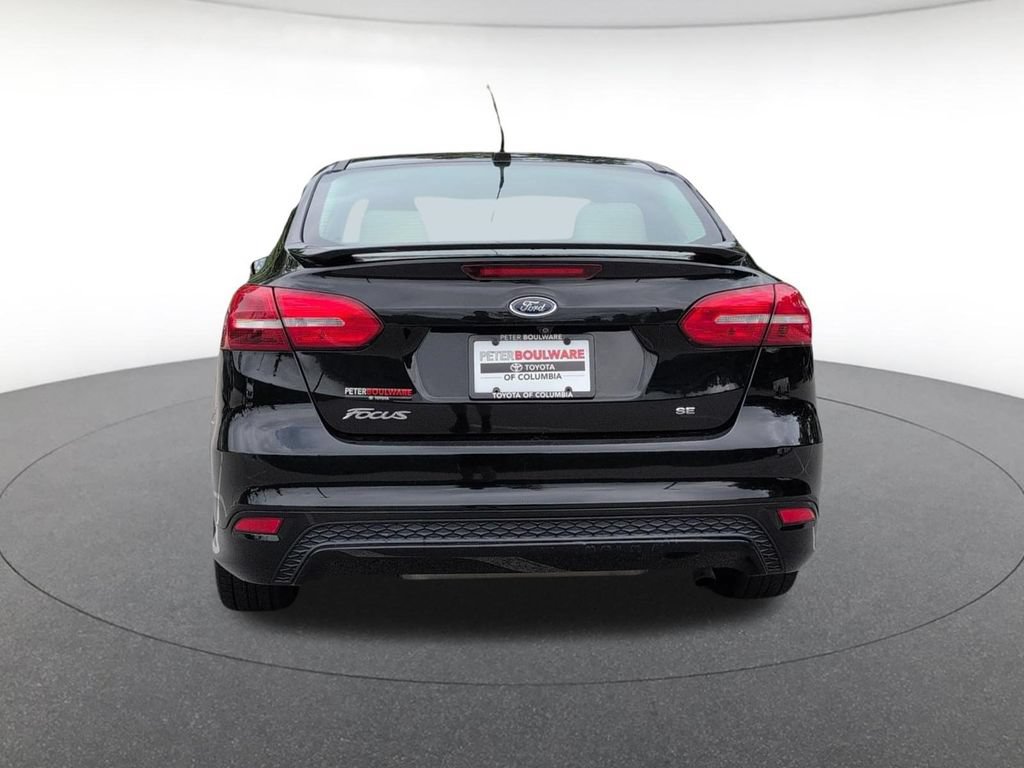 Used 2016 Ford Focus SE w/ SE Sport Package FWD image 4