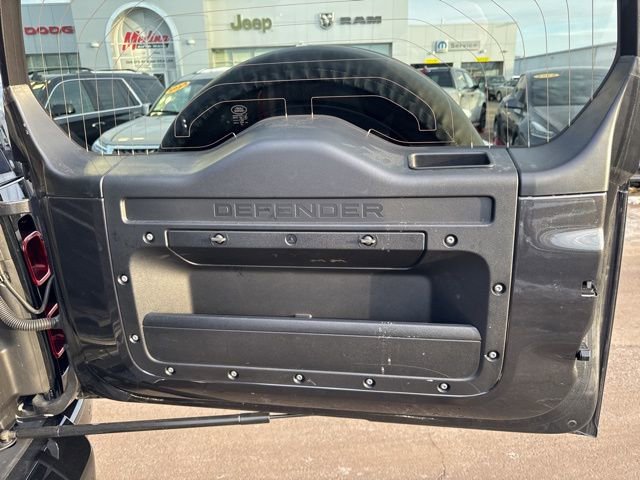 Used 2023 Land Rover Defender 130 X-Dynamic SE image 21