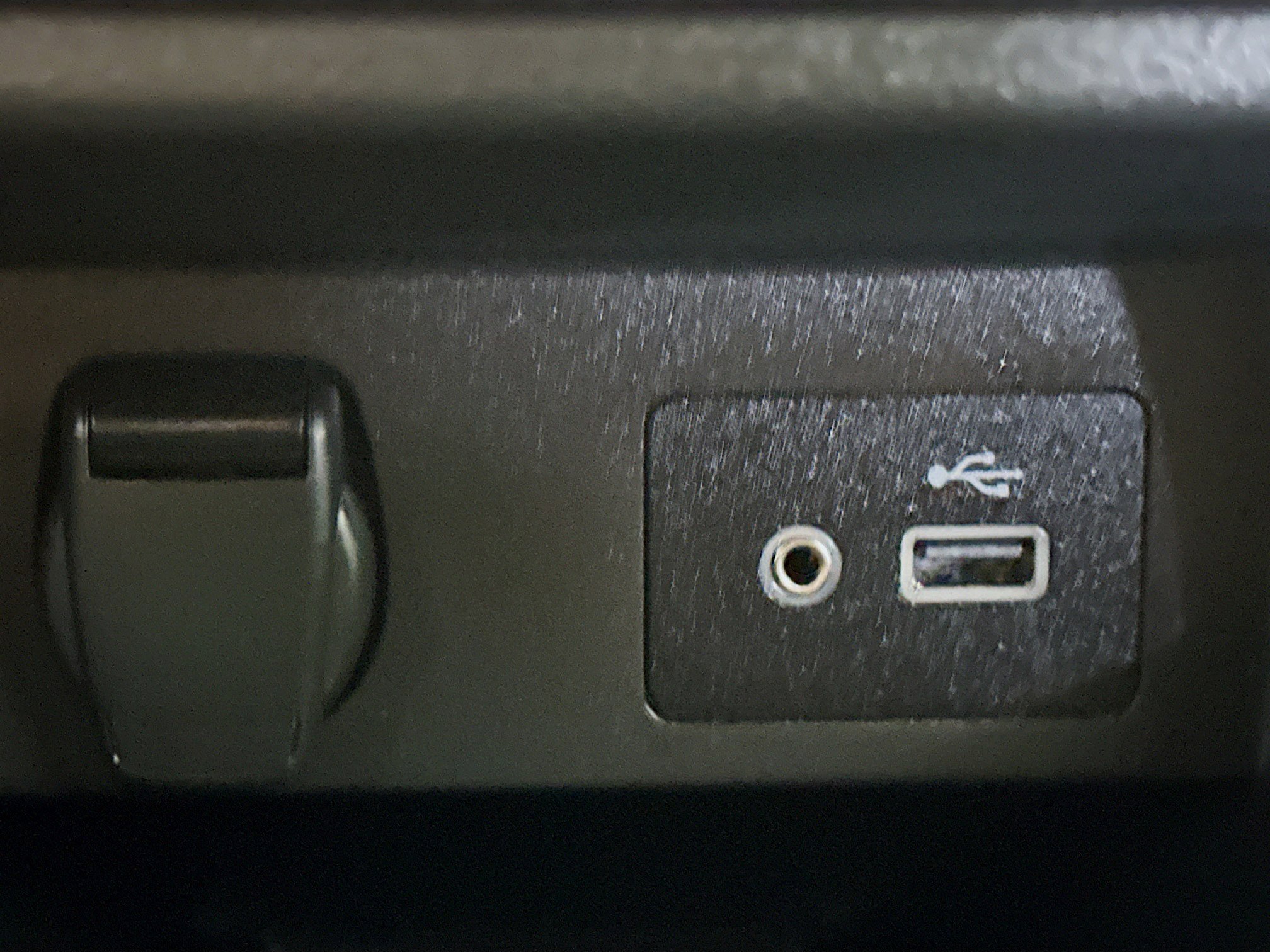 Used 2025 Nissan Versa SV w/ Trunk Package image 25