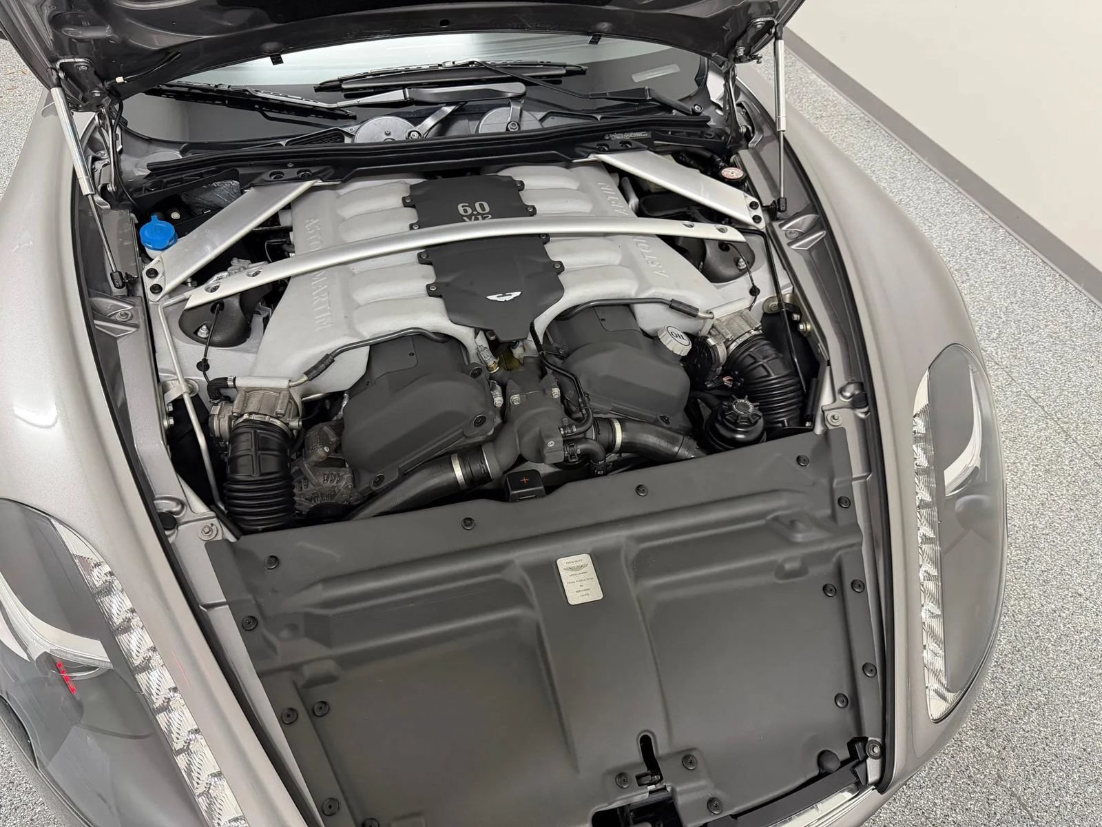 Used 2011 Aston Martin Rapide RWD image 9