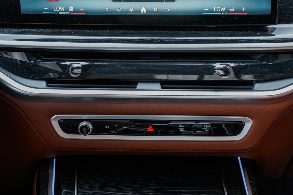 Certified 2025 BMW X7 M60i image 15