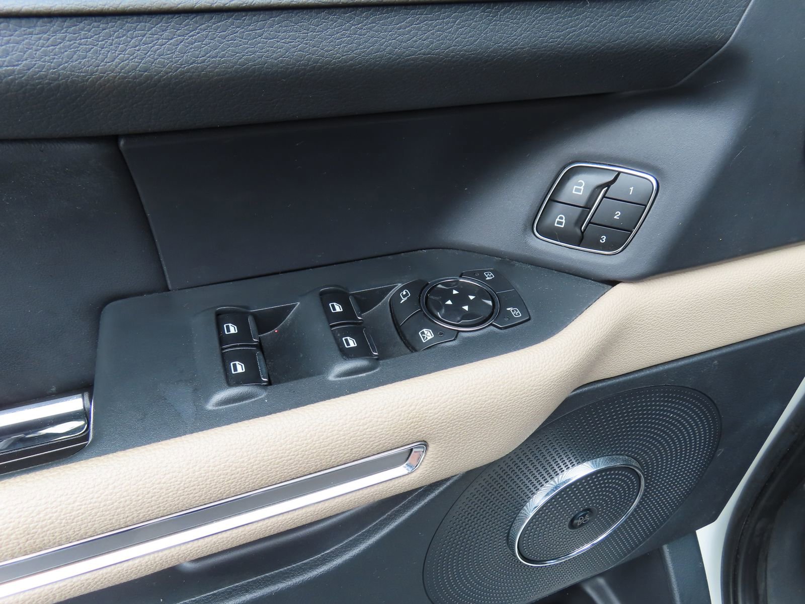 Used 2023 Ford Expedition Max Limited image 12