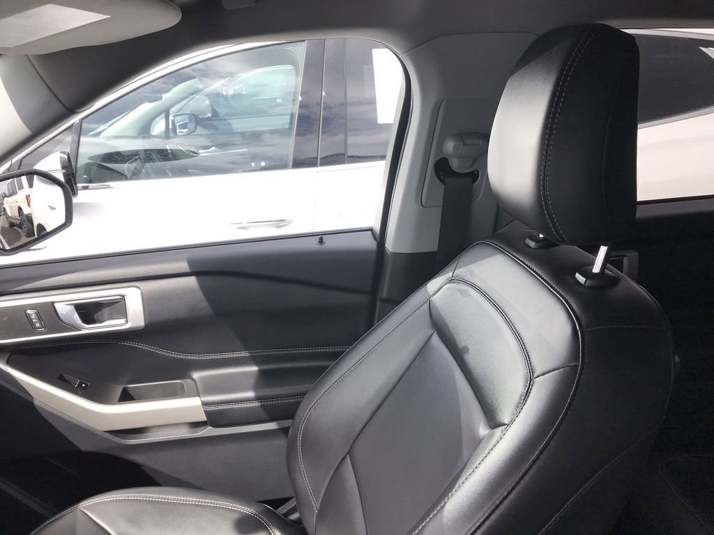 Used 2022 Ford Explorer XLT w/ Equipment Group 202A AWD/4WD image 24